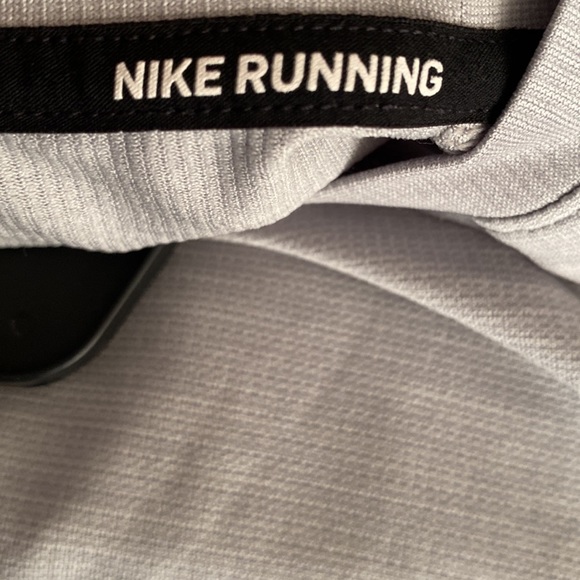 Nike Gray Running Shirt Size S - Picture 5 of 6